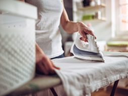 Sat vremena peglanja sagoreva oko 155 kalorija Foto: Shutterstock